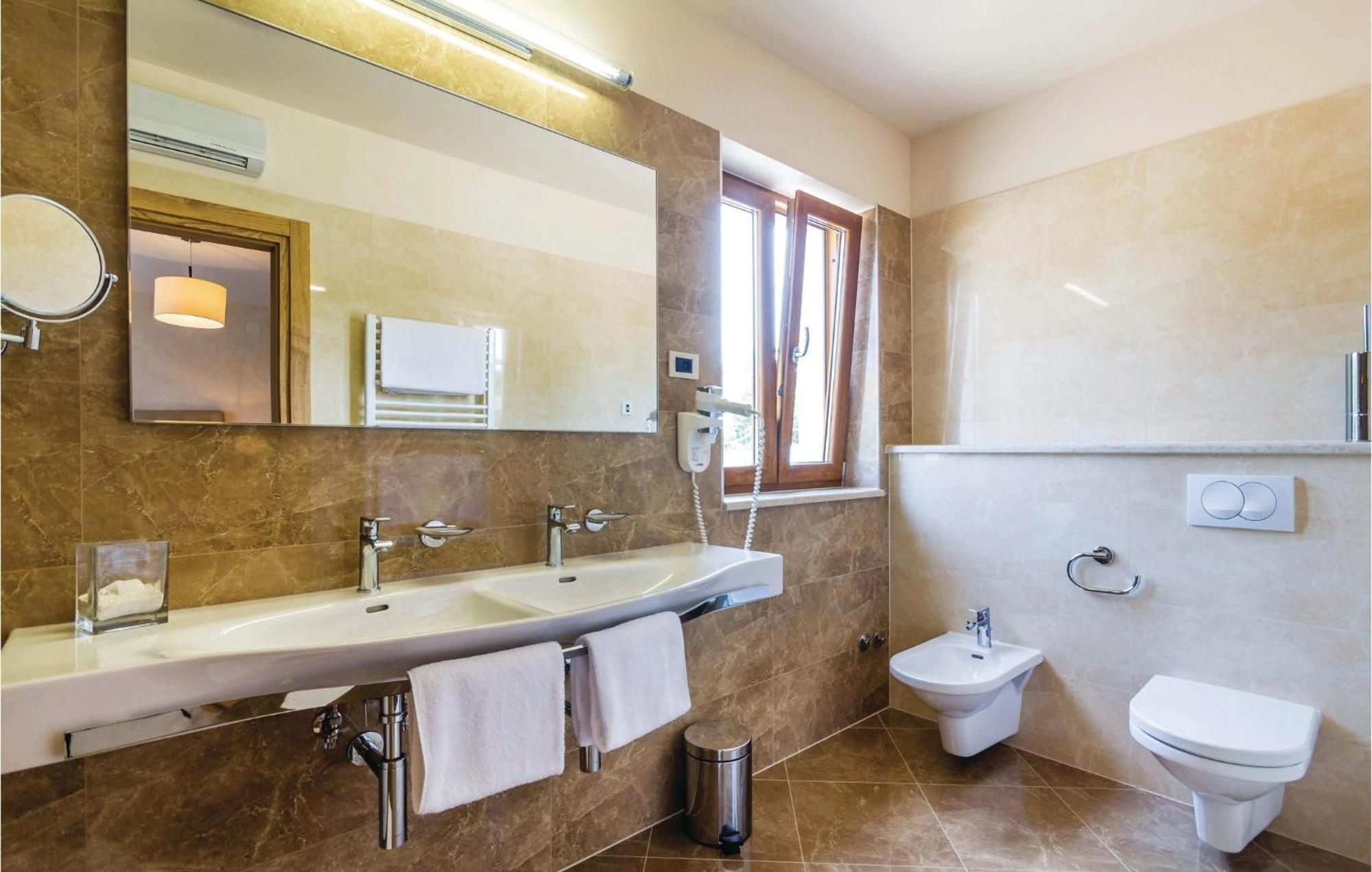4 Bedroom Beautiful Home In Turcic Vantacici Exterior photo