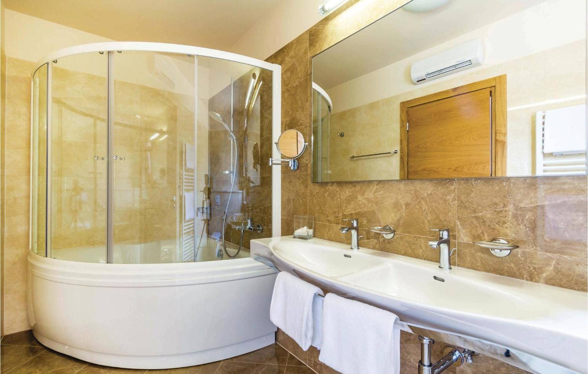 4 Bedroom Beautiful Home In Turcic Vantacici Exterior photo