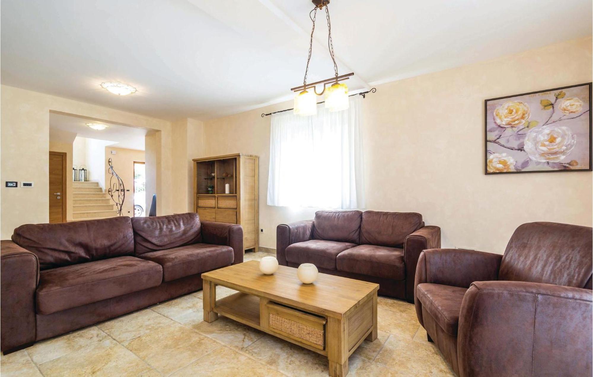 4 Bedroom Beautiful Home In Turcic Vantacici Exterior photo
