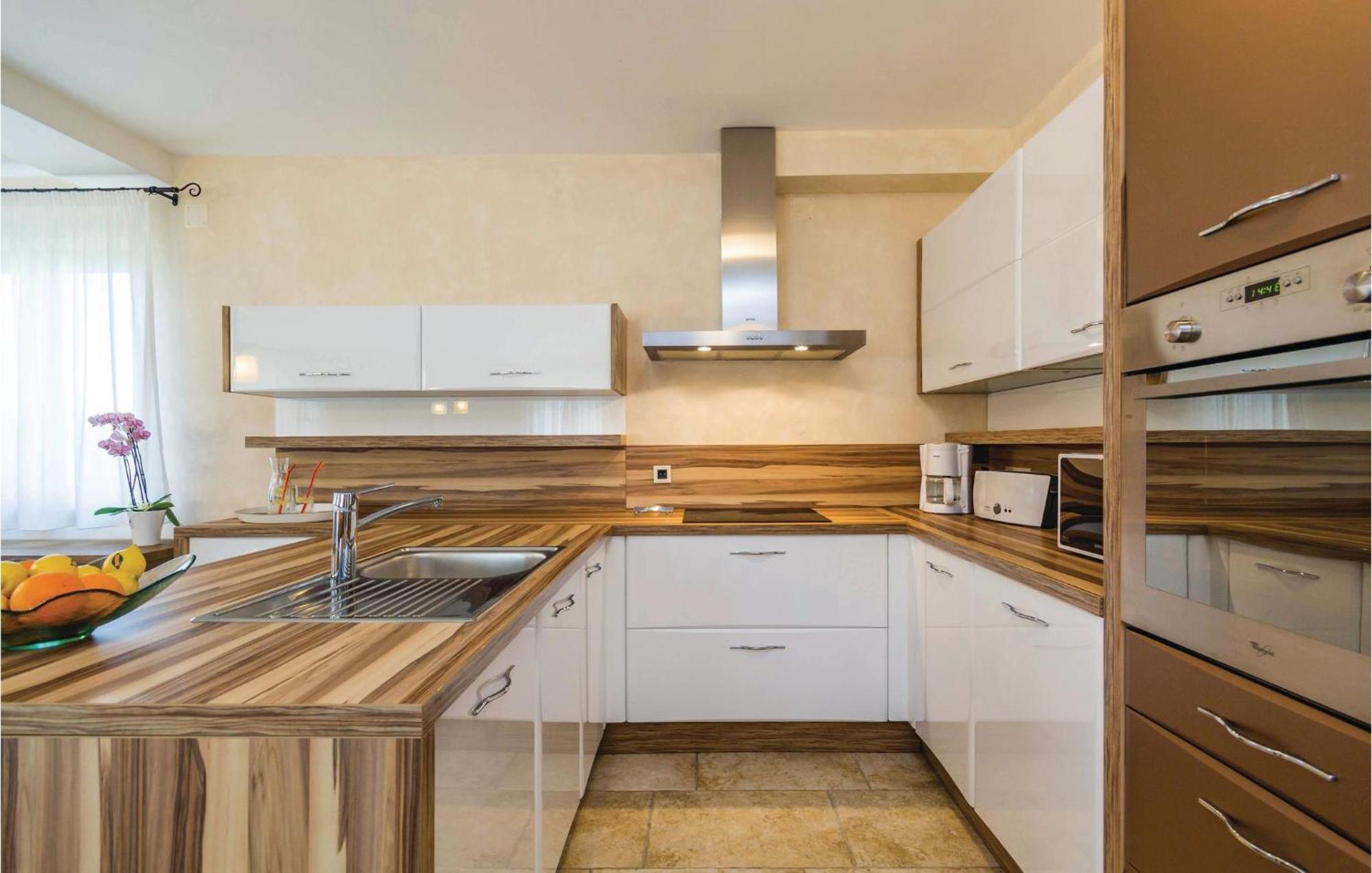 4 Bedroom Beautiful Home In Turcic Vantacici Exterior photo